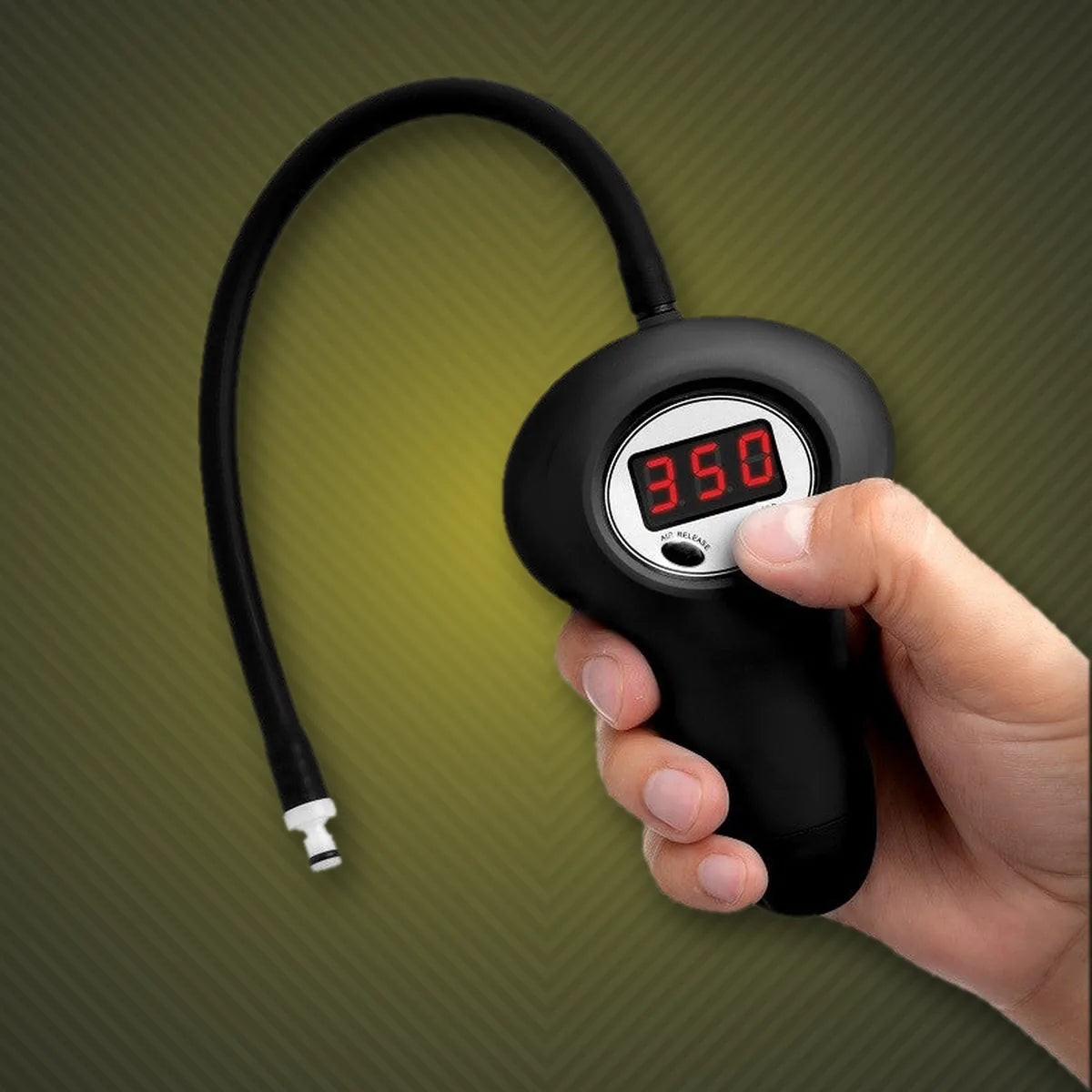 Push-Button Suction: Digital Pump with Connector held in 1 hand, Fort Troff