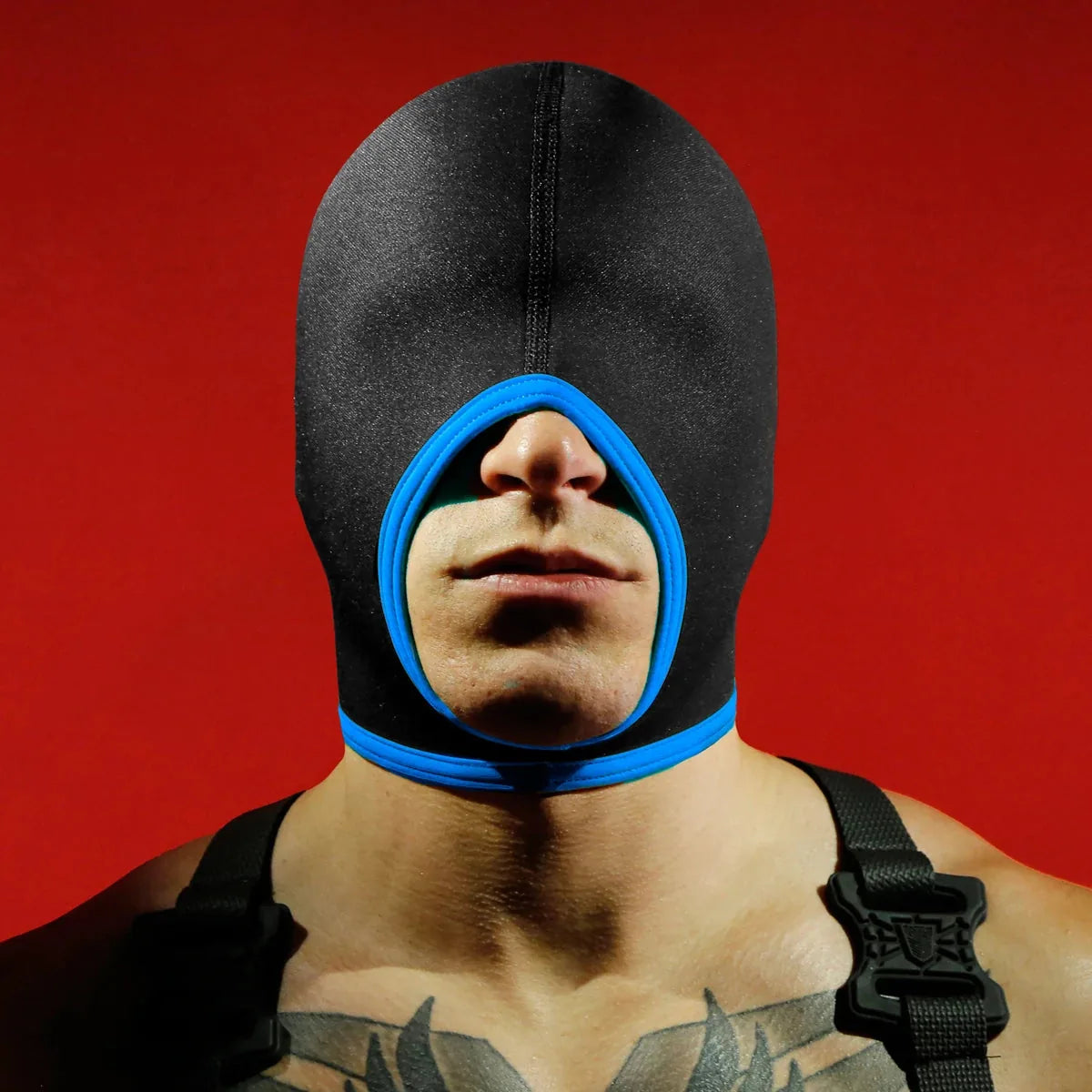 Open-mouth blindfold hood in blue, size large. Fort Troff.