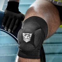 Fetish play knee pads in black. Fort Troff.